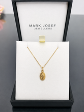 Load image into Gallery viewer, 9CT YELLOW GOLD SMALL MIRACULOUS MEDAL