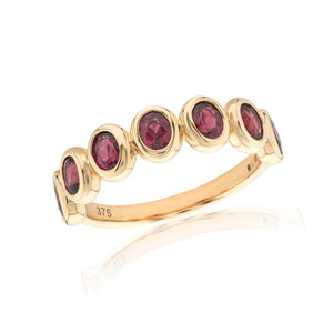 9CT YELLOW GOLD GARNET RING